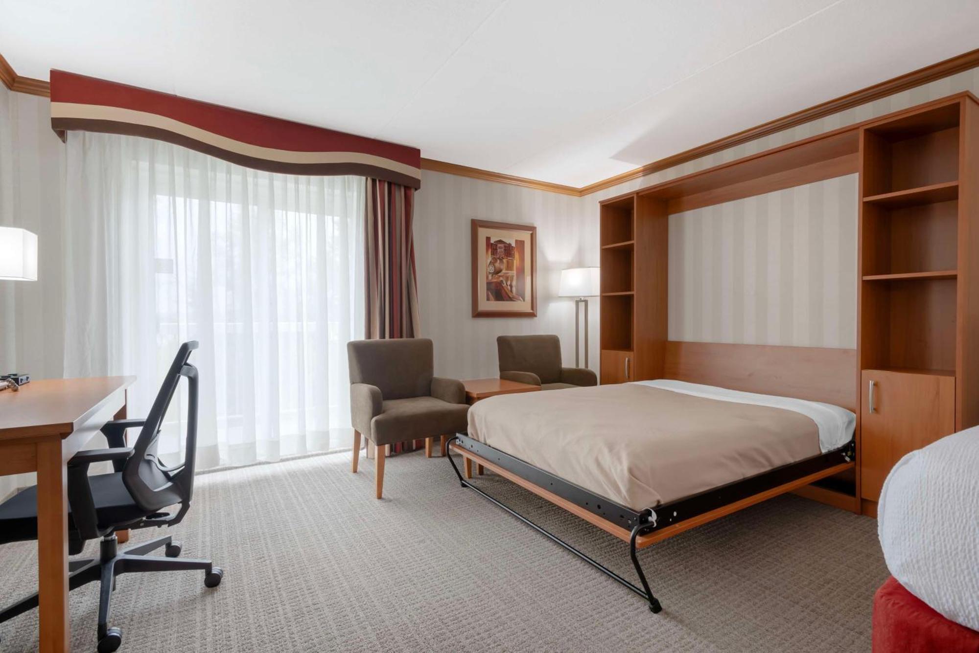 Western Port O'call Hotel 4*